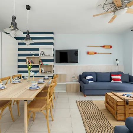 Sun Seasons 24 Cosy Apartment With Parking By Noclegi Renters-3
